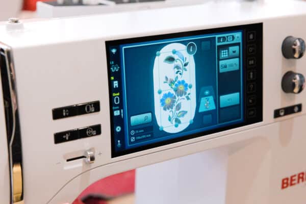 Bernina 700E Pro - Image 12