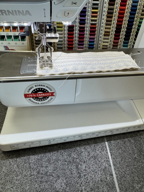 Second Hand Bernina 570QE - Image 3