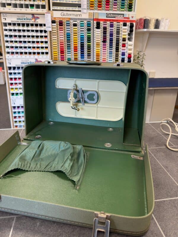 Second Hand Bernina Record 708 - Image 5