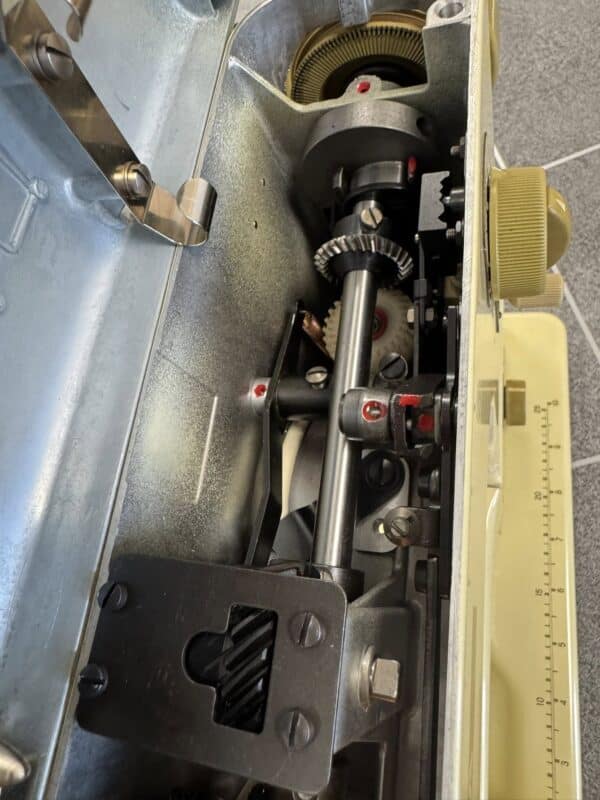 Second Hand Bernina Record 708 - Image 3