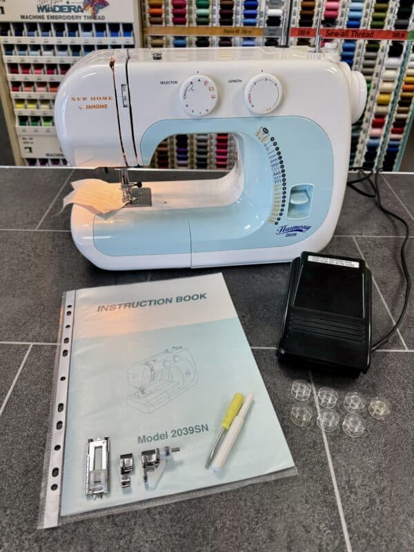 Second Hand Janome Harmony 2039 - Image 2
