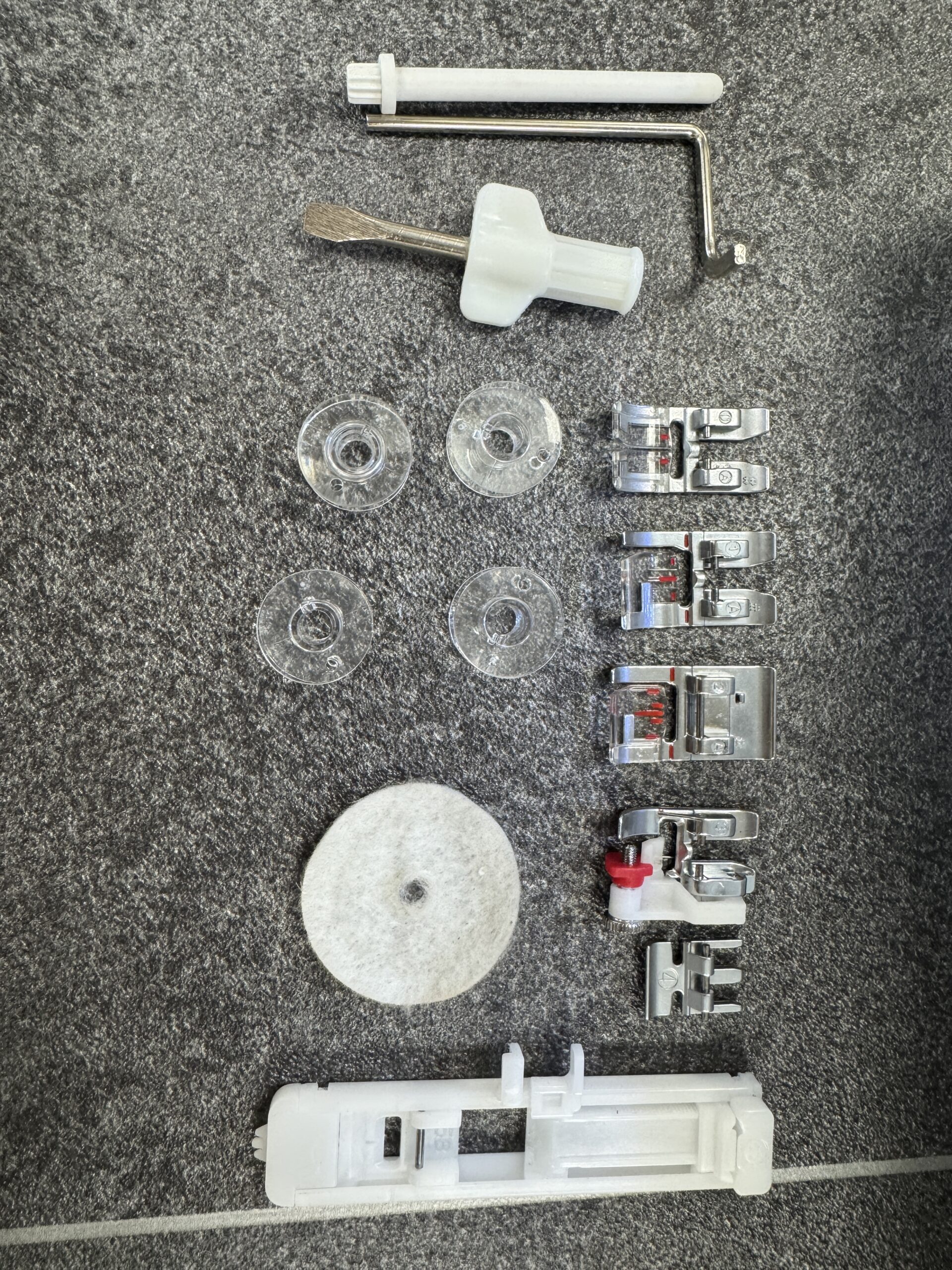 Second hand Pfaff Passport 2.0 Sewing Machine - Image 2