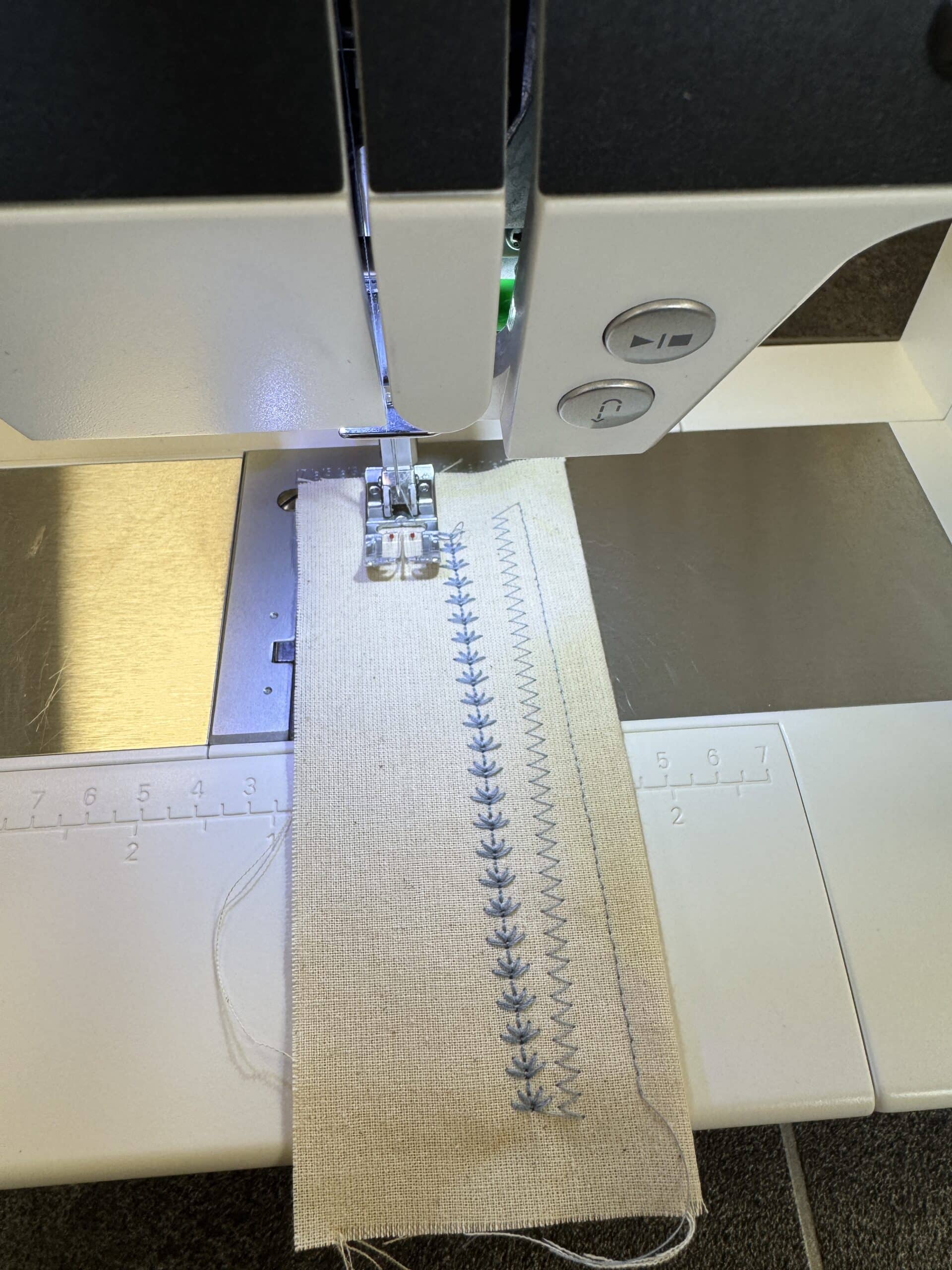 Second hand Pfaff Passport 2.0 Sewing Machine - Image 4